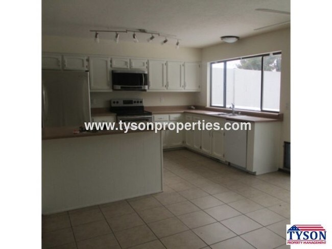 Foto del edificio - 9709 Camino Del Sol NE