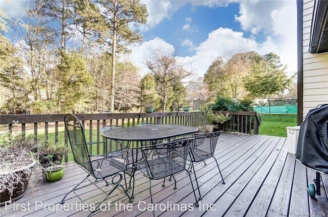 Building Photo - 3 br, 2 bath House - 9315 Rainbow Forest Dr.
