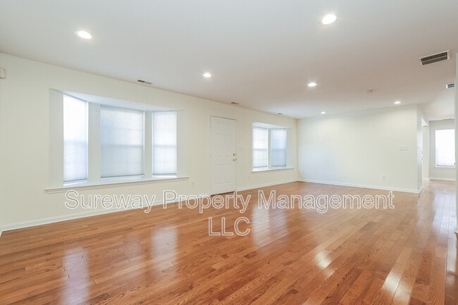 Foto del edificio - 18 Leighton Dr