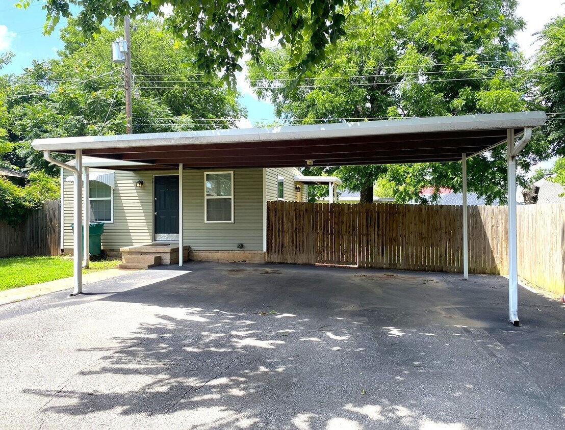 Foto principal - Studio Garage Apt in NW OKC YOUNGS ENGLEWO...