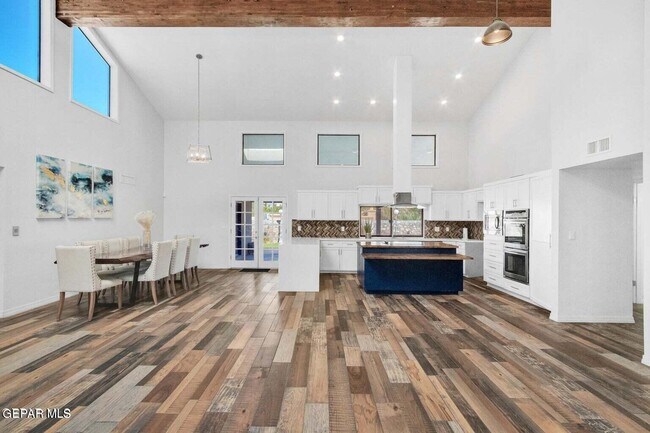 Foto del edificio - 6525 Loma De Cristo Dr