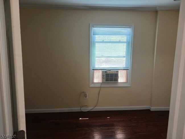 Building Photo - 571 Bloomfield Ave