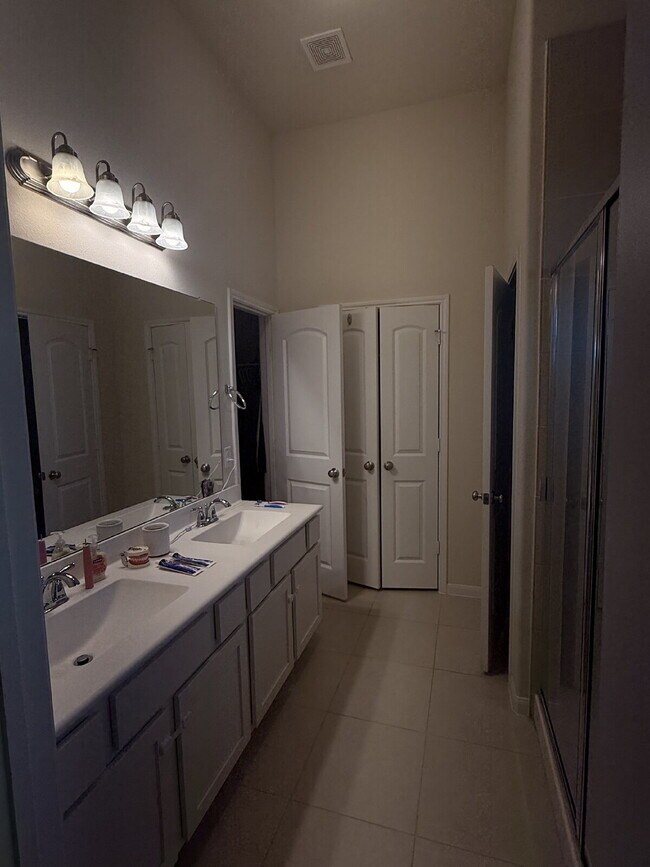 Photo - 10415 Moraine Lake Dr Apartment