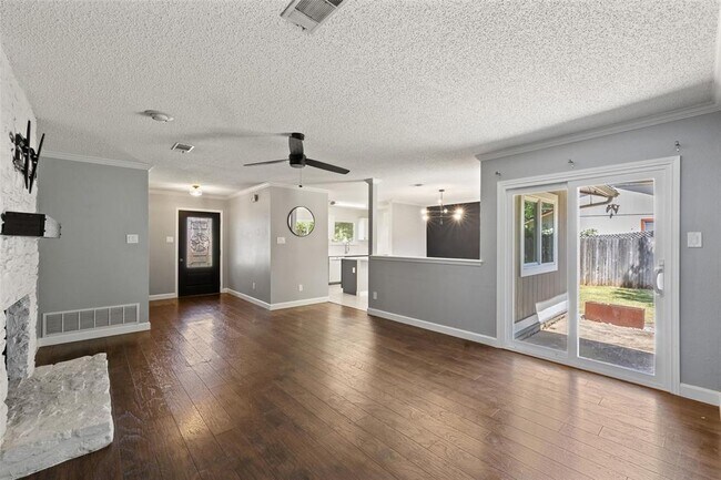 Foto del edificio - 2808 Firecrest Dr