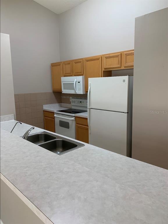 Building Photo - 640 Villa Ct