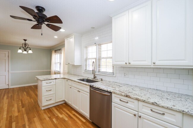 Building Photo - 13 Bosch Lane Newport News VA 23606