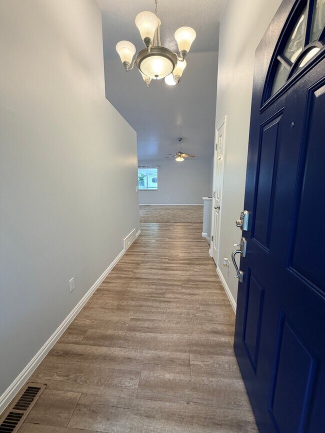 Building Photo - 518 N 350 E