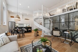 Building Photo - 880 Rue Père-Marquette