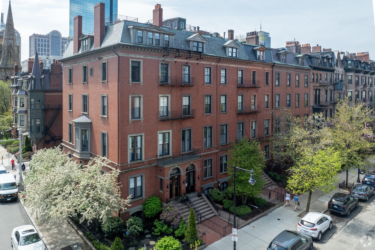 Primario - 151-153 Beacon St
