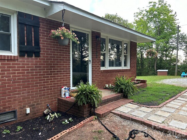 Foto del edificio - 2122 Boxcar Rd