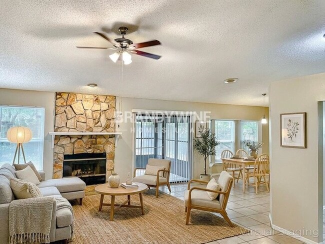 Foto del edificio - 7658 Collins Ridge Blvd