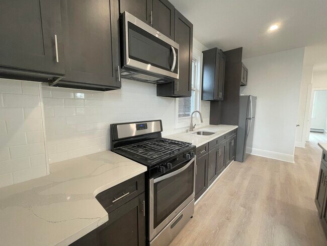 Building Photo - 612 80th St