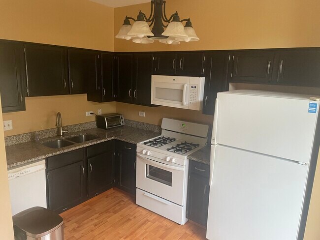 Foto del edificio - 1235 S Whispering Hills Dr