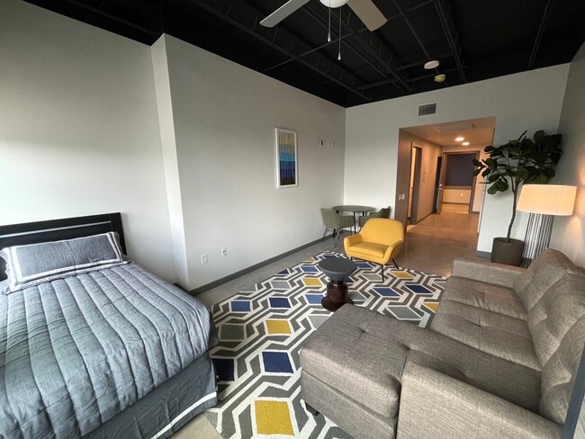 Light Rail Lofts - Midtown Terrace Suites