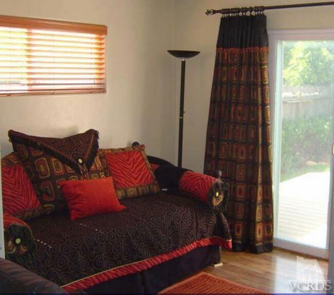 Foto del edificio - 141 Burbank Ave