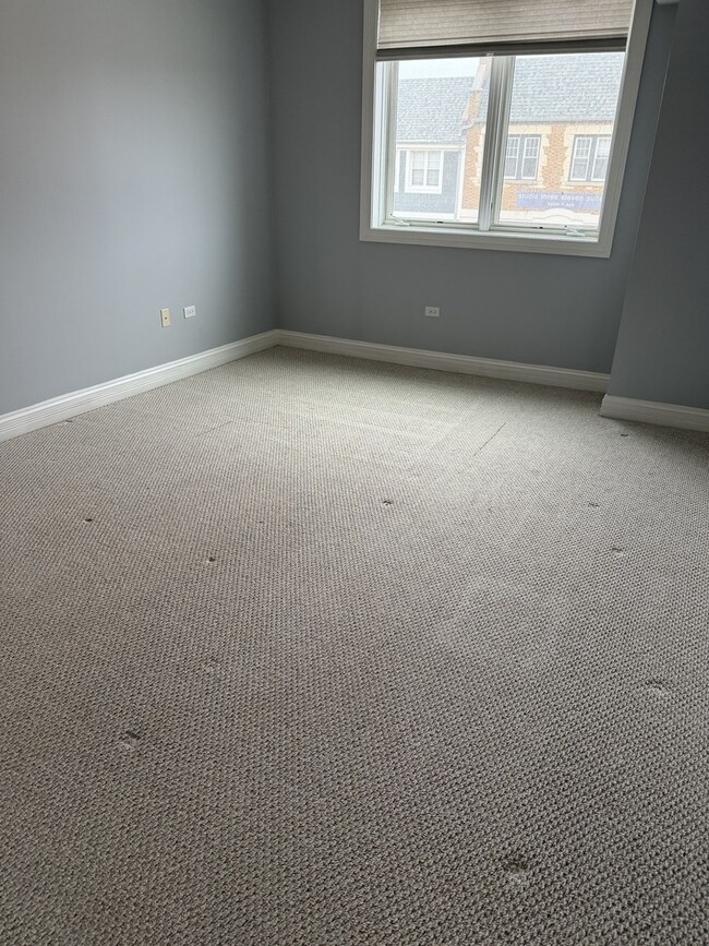 Building Photo - 310 S Main St