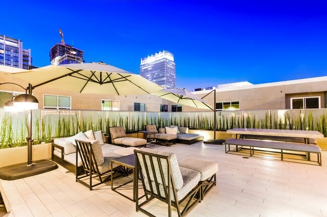 Building Photo - E On Grand