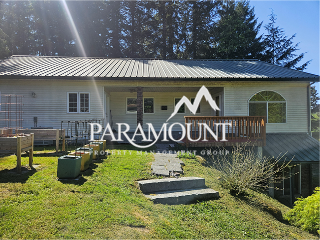 Building Photo - Spacious 4,600+sqft 5 Bedroom in Bremerton!
