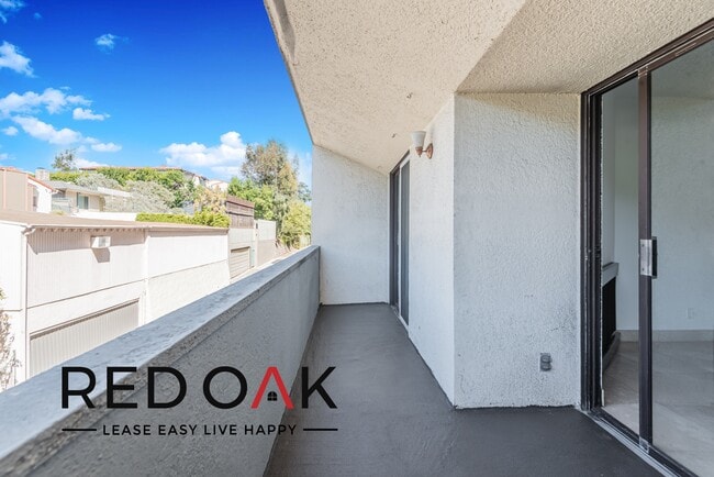 Foto del edificio - Superb One Bedroom with Private Balcony, C...