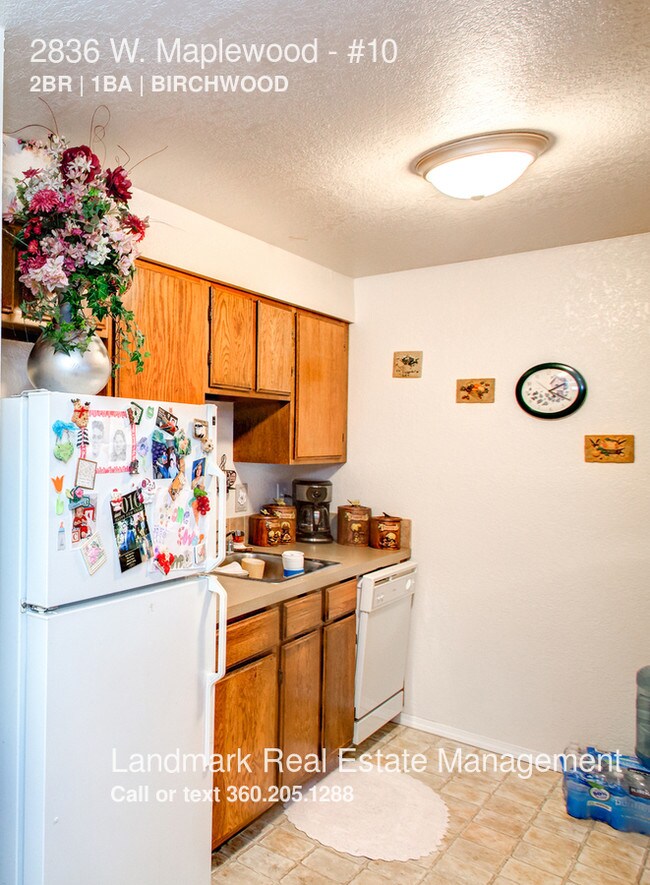 Building Photo - 2836 W Maplewood Ave