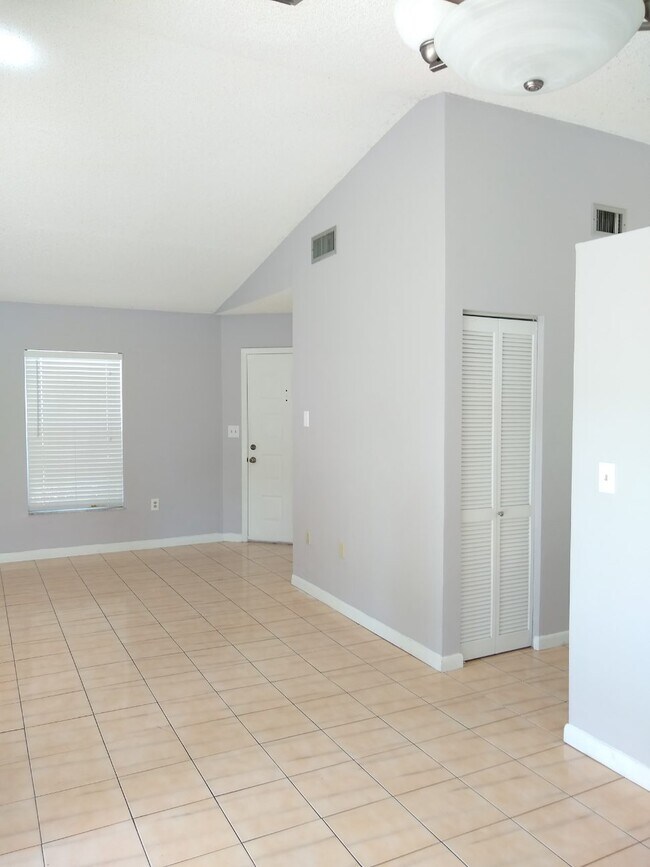 Foto del edificio - 10142 SW 118th Ct