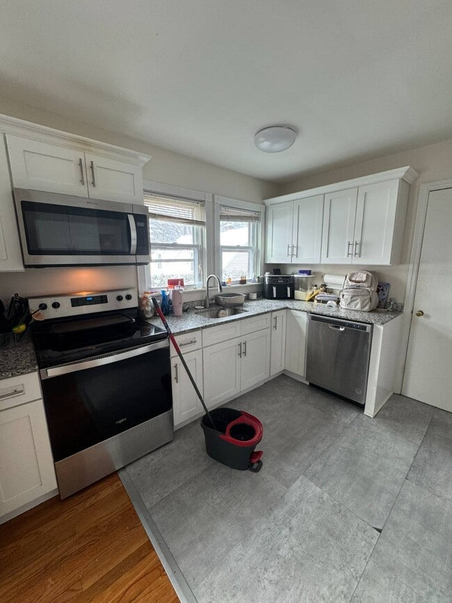 Building Photo - 2331 Niskayuna Dr