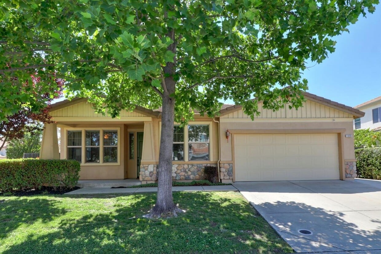 Foto principal - 1996 St Patrick Ln