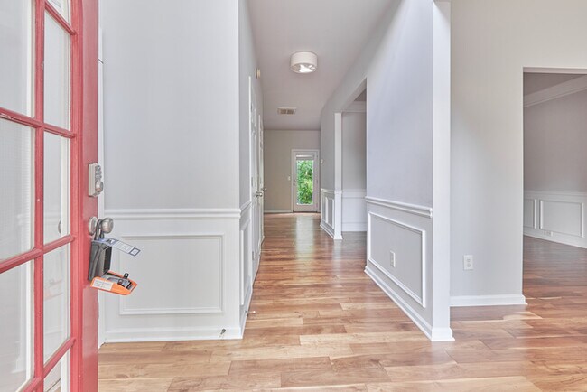 Foto del edificio - 4 bedroom house in Suwanee