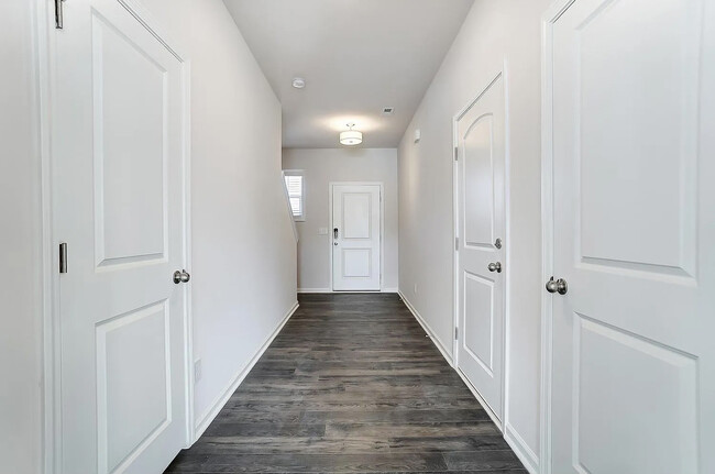 Foto del edificio - 8147 Sheffield Dr.