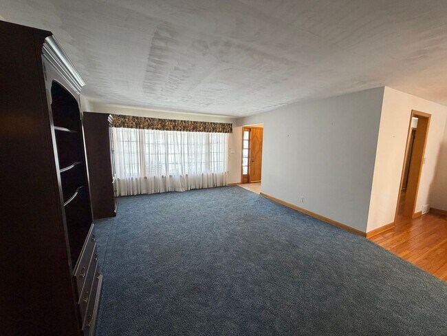 Foto del edificio - 290 Glenview Rd