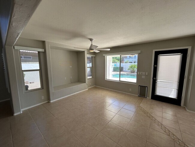 Foto del edificio - 4447 E Creosote Dr