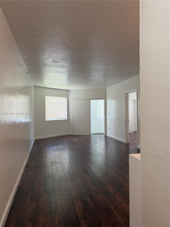 Building Photo - 1667 NE Miami Gardens Dr