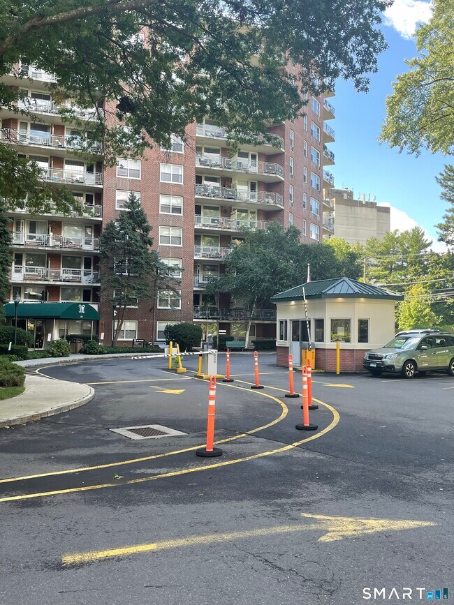 Foto del edificio - 91 Strawberry Hill Ave