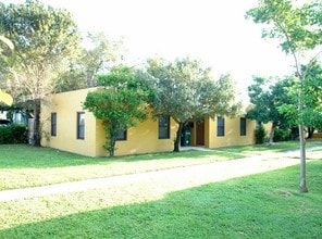 Building Photo - Meux House Apartments