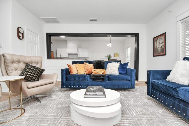 Foto del edificio - 6715 Plum Springs Ln