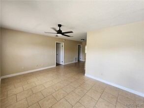 Building Photo - 7421 W 7 Rivers Dr