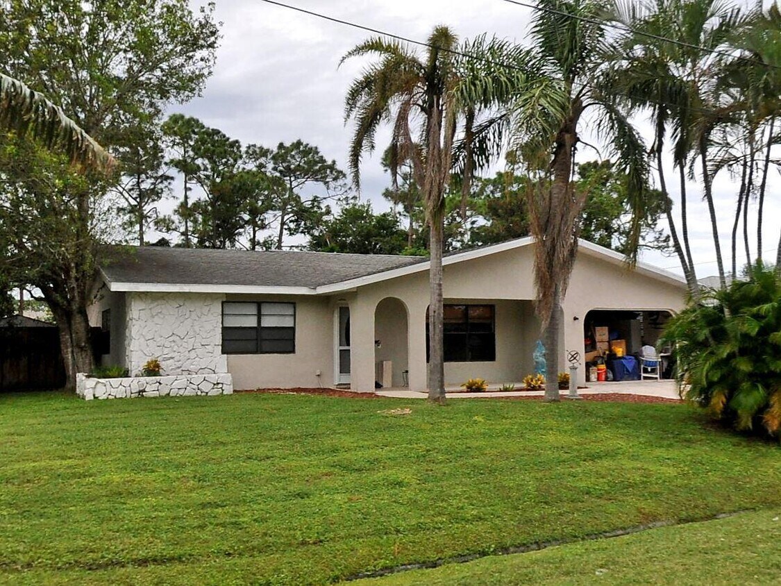 449 SE Thornhill Dr, Port Saint Lucie, FL 34983 House Rental in Port Saint Lucie, FL