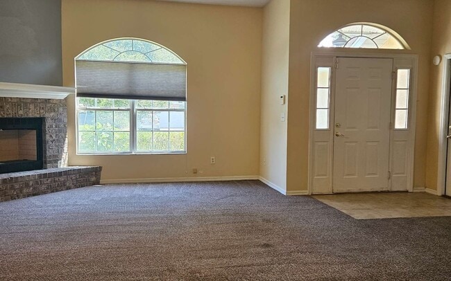 Building Photo - 885 SW Jaguar Dr