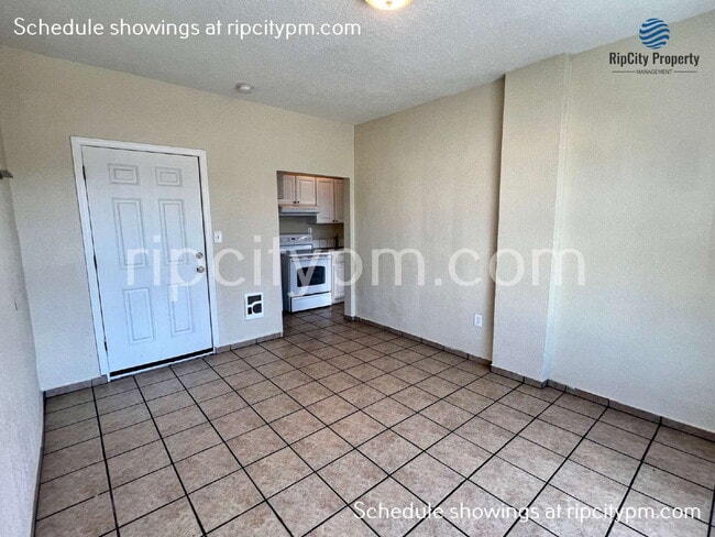 Photo - 821 N Lombard St Apartment