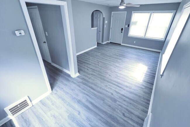 Foto del edificio - 3656 W 107th St