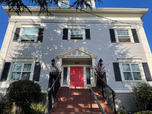 Building Photo - 669 Oakland Ave.