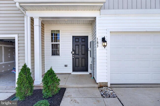 Foto del edificio - 183 Caterpillar Dr