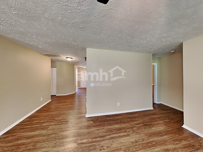 Building Photo - 2717 Sutherland Drive