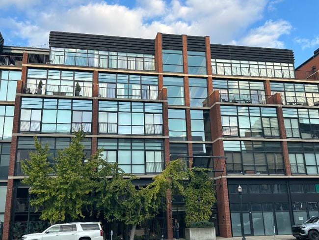 Building Photo - 515 W Main St