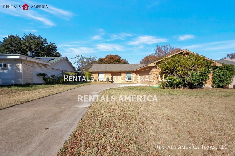 Primary Photo - Great Location!!!
