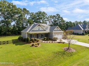 Building Photo - 585 Herons Brook Dr