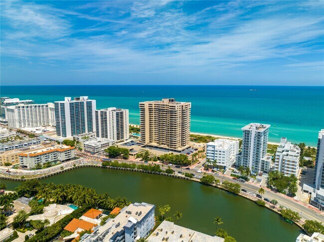 Building Photo - 2555 Collins Ave