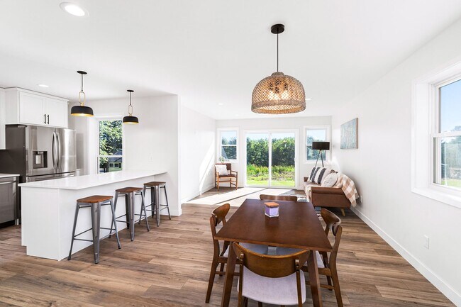 Foto del edificio - AVAILABLE December 1st! -  3 Bed 3 Bath brand new construction home!