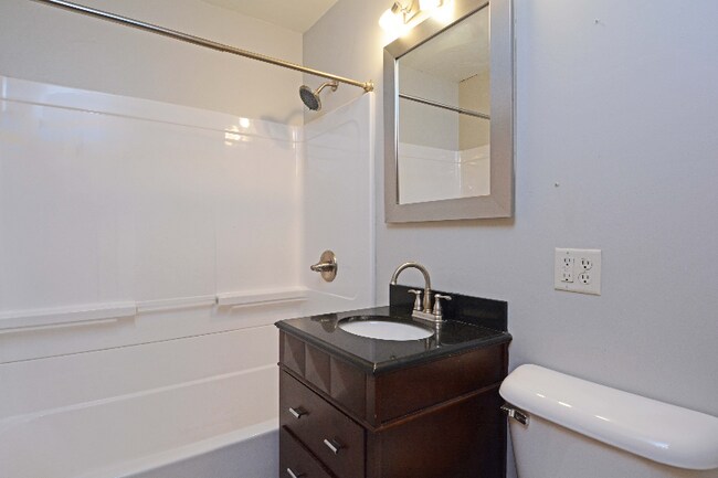 Foto del edificio - 305 Burke Ave W
