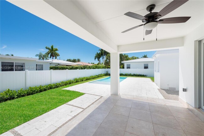 Foto del edificio - 9033 Emerson Ave
